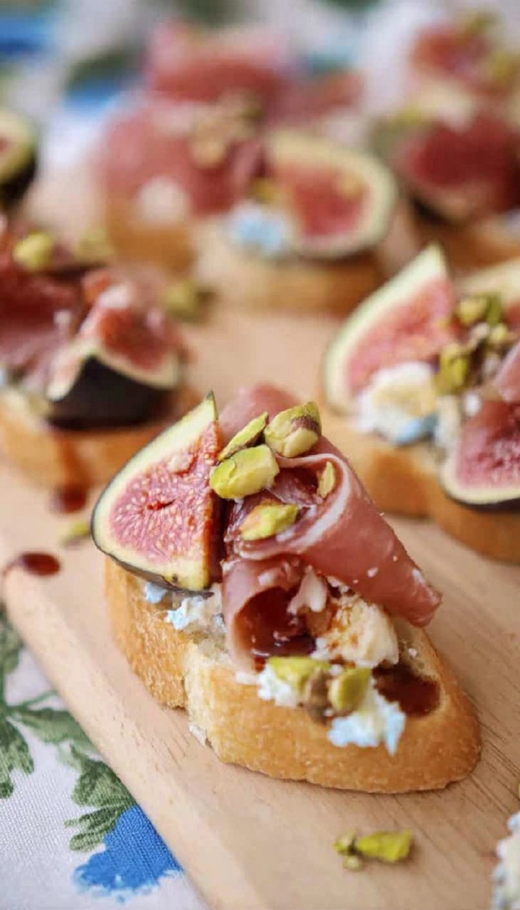 Fig and Prosciutto Crostini